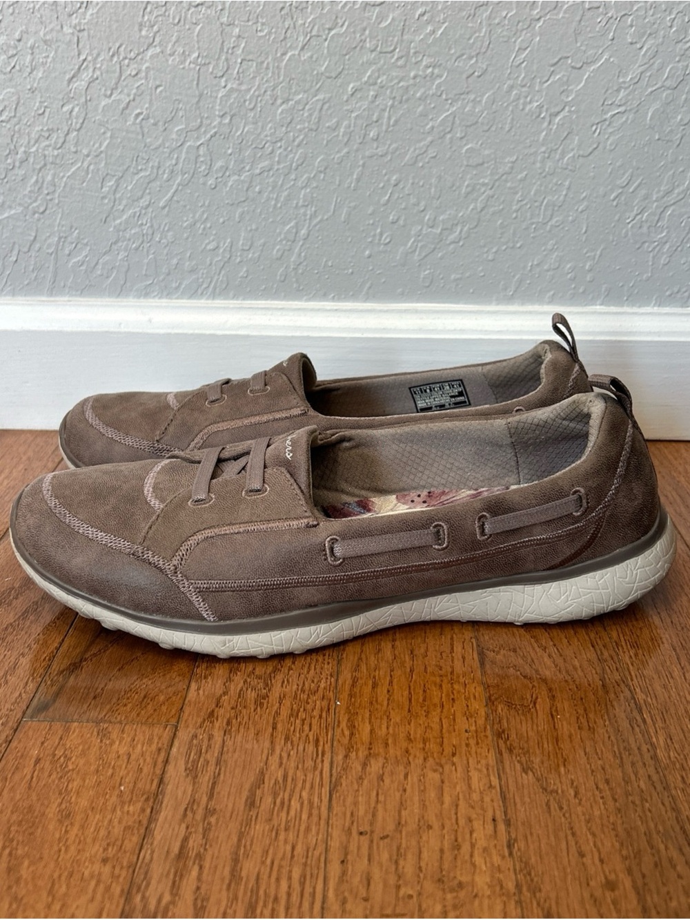 Skechers Microburst Dearest Slip On Shoes Loafers Sneakers Women’s Size 11 Taupe